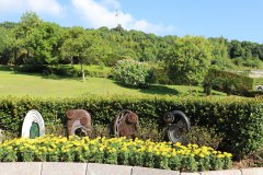 和记娱乐小型艺术雕塑葬：让生命以美学姿态归于自然